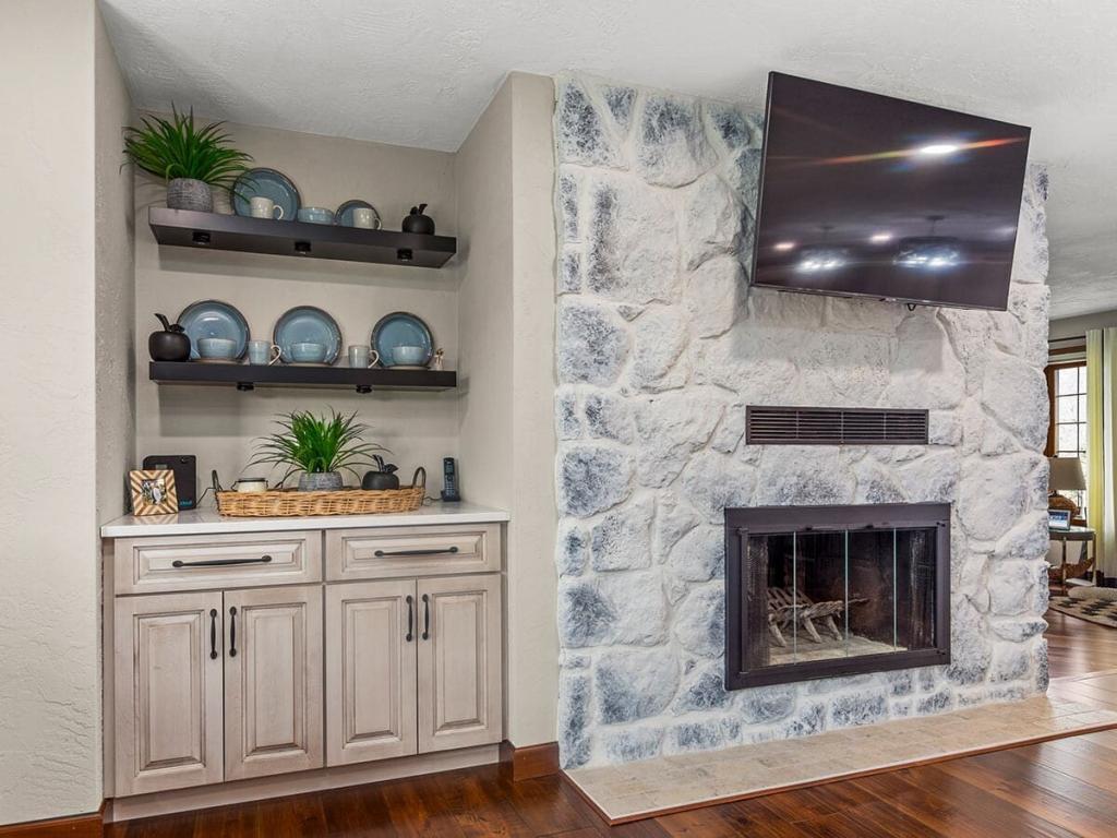 A modern, luxury kitchen with cream colored cabinets for the upper cabinet and lower cabinets are a dark maple